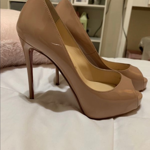 Louboutins nude - Picture 3 of 5
